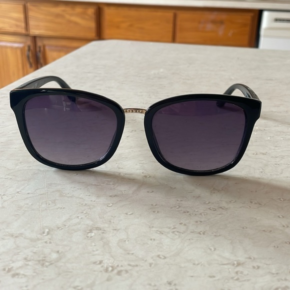 Original guess sunglasses - Picture 3 of 6